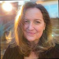 Elizabeth Demarco's Instagram, Twitter & Facebook