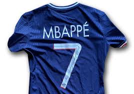 Nun soll er sein comeback geben. World Star Kylian Mbappe Signs A Champions League Jersey