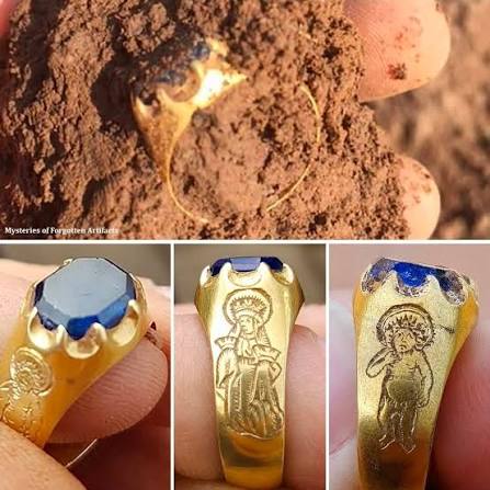 🏹💎 ​An amateur treasure hunter struck gold (literally) in the heart of  Sherwood Forest. They found a stunning medieval ring that's estimated to be  worth up to £70,000! Looks like Robin Hood
