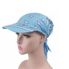 Un brin rétro et de nouveau adoptée par les fashionistas les plus pointues, la casquette revient en force et fait de l'ombre aux. Casquette Foulard Femme Chimio Casquette Chimiotherapie