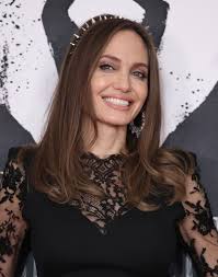 Per stupire sempre tutti con un trucco perfettamente adatto ai tuoi occhi verdi e i tuoi capelli neri, consulta questo articolo pieno di consigli e . Come Scegliere Il Colore Dei Capelli In Base Agli Occhi E Alla Carnagione Vogue Italia