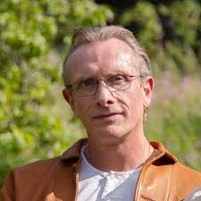 Ray Edward Ruiz (@EdwardRayRuiz)