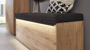 Diese Sitzbank Verleiht Eurem Flur Oder Eingangsbereich Dank Der Indirekten Beleuchtung Eine Besondere Haus Deko Garderobe Mit Sitzbank Industriedesign Hauser