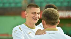 Born in cherkasy, mykolenko is a product of the dynamo kyiv youth sportive school. Igrok Dinamo Sredi Samyh Dorogih Zashitnikov Nazvana Cena Mikolenko Telekanal Futbol