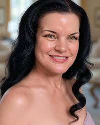 A smile that lights up the room. Divine Miss M