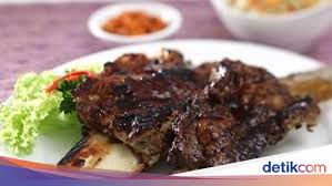 In javanese, the act of roasting satay in an open fire is called klathak. 3 Resep Iga Sapi Ala Restoran Yang Gurih Juicy