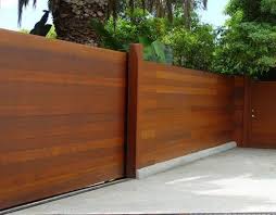 Pagar minimalis merupakan salah satu jenis pagar rumah yang menjadi pilihan banyak orang karena lebih simple dan sesuai dengan konsep rumah minimalis masa kini. 25 Desain Terbaik Pagar Kayu Minimalis Dengan Gaya Kontemporer