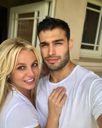 Sam asghari is calling out jamie spears for allegedly trying to control his relationship with britney spears in an explosive instagram post. Britney Spears Reunites With Boyfriend Sam Asghari After His Covid Battle As Her Kids Spend Holidays With Their Dad