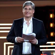 Paolo del debbio (lucca, 2 febbraio 1958) è un saggista, giornalista, autore televisivo scrittore, professore universitario e conduttore televisivo italiano. Paolo Del Debbio Biografia Chi E Eta Altezza Peso Figli Moglie Instagram E Vita Privata Spettegolando