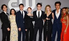 Kj apa is entering the world of fatherhood! Riverdale Supernatural Dynasty More Cw Stars React To Renewals