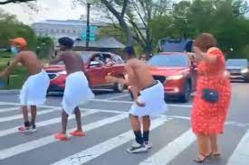 Смотреть amapiano dance moves скачать mp4 360p, mp4 720p. Watch Amapiano Has These Men Dancing In Towels In Streets Of America