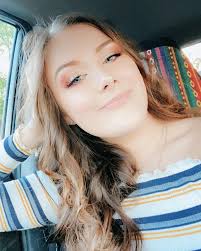 Amber Jessee's Instagram, Twitter & Facebook