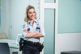 Ahead, we will also know about tinne oltmans. Actrice Uit De Buurtpolitie Krabbelt Overeind Na Zware Rel Het Belang Van Limburg Mobile