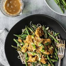 Poulet Saute Au Beurre D Amandes Metro Recipe Workout Food Y Food Clean Eating