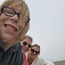 R.I.P Diane, we think you're fantastic. Love from the Two Cat Ladies who  run this Group.😻😻