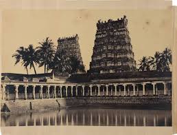 This 1858 picture of the sacred tank at the Minakshi Sundareshvara Temple in the southern city of Madurai was taken by Linnaeus Tripe. Tarikh-i Hind تاریخِ ھند #TarikhiHind #india #history