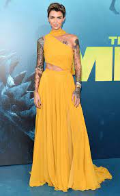 Jason statham, ruby rose, rainn wilson and jon turteltaub. The Meg S Ruby Rose Is All For Co Existing With Sharks People Com