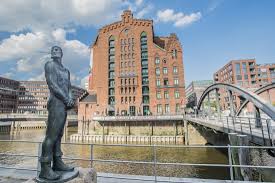 288, 20537, hamburg deutschland inklusive kontaktdaten wie adresse, telefonnummer, webseite, anfahrtsplan u.a. Hamburgensien Die Stortebeker Statue Hamburg Guide