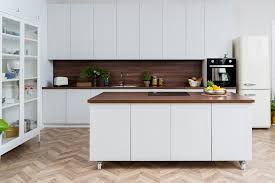 Wie leicht das ist, sehen sie hier! Vinylboden Als Kuchenruckwand Ideen Tipps Und Anleitung