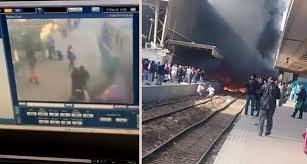 علق الإعلامي عمرو أديب، على حادث إجبار شابين على القفز من قطار vip، أثناء سيره، ما أسفر عن مقتل أحدهما وإصابة الآخر، قائلًا: Medi1news ÙƒØ§Ù…ÙŠØ±Ø§ Ù…Ø±Ø§Ù‚Ø¨Ø© ØªØ±ØµØ¯ Ù„Ø­Ø¸Ø© Ø­Ø§Ø¯Ø« Ø§Ù„Ù‚Ø·Ø§Ø± Ø¨Ù…Ø­Ø·Ø© Ø§Ù„Ù‚Ø§Ù‡Ø±Ø©