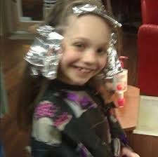 Våra tjejer är alla amerikanska tjejer...de färgar eller lockar inte håret" 