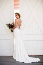 Das perfekte brautkleid ist typsache. Figurbetontes Weisses Brautkleid Mit Spitze Und Eleagntem Rucken Von Martina Liana Modell 964 Heiraten Mit Braut De