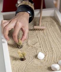 Comment faire un jardin miniature. Realiser Un Jardin Zen Miniature Pour Acceder A La Paix Interieure Mieux Vivre Autrement
