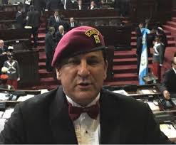 En libertad. Ex diputado Estuardo Galdámez fue beneficiado con una medida  sustitutiva. El también ex candidato presidencial es acusado de haberse  quedado con Q2 millones , de un hospital que nunca se