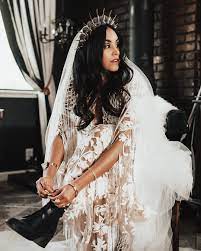 Top It Off The Bridal Headpiece Trends We Re Loving And How To Wear Them Green Wedding Shoes Edgy Wedding Black Wedding Bride