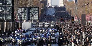 Absent des obsèques de johnny hallyday, yves rénier a balancé au micro. En Direct La Ceremonie D Hommage A Johnny Hallyday S Est Achevee En Musique