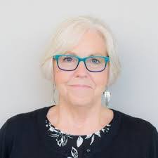 Amanda Irving's Instagram, Twitter & Facebook