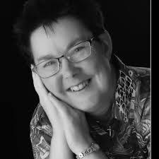 Tracey Hamilton's Instagram, Twitter & Facebook