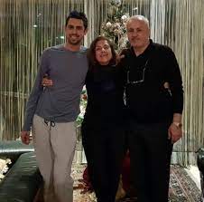 Feb 21, 2020 · in january, her boyfriend, fellow showjumper nayel nassar proposed to her, the couple and their families shared on social media. Nayel Nassar Wiki Age Biography Height Family Net Worth Religion