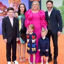 Event details, videos, merchandise & more. Kelly Clarkson Kids And Family Photos How Many Children Does Kelly Clarkson Have