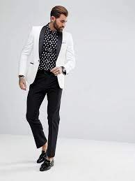Conversely, if the invitation has three interior envelopes and weighs 2 pounds just in the weight of the paper — that may tell you that the bride and groom expect you to dress your very best. What To Wear To A Wedding Wedding Outfits For Men And Women