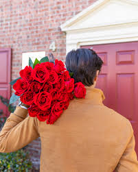 Rose Meanings Symbolism Facts 1 800 Flowers Blog In 2021 Red Roses 800 Flowers Flower Gift