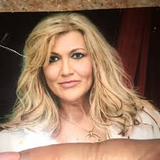 We think Linda's “STUNNING VICTORY” solve sums up her night. 😉 Congrats! 🙌