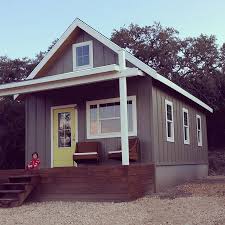 Selecting the right house paint makes all the difference. Small House Paintings