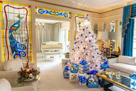 Hallmark S Christmas At Graceland Was Filmed At Elvis Presley S Home In Memphis Elvis Presley House Christmas Living Rooms Elvis Presley Christmas
