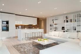 El cálido estilo de la decoración escandinava, sus muebles nórdicos y sus adorables complementos, impulsa a numerosos expertos decoradores a dejarla fluir en deliciosas creaciones. Decoracion En Blanco Con Muebles Elegantes De Diseno
