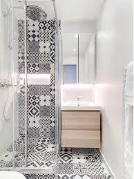 Help small suite bathroom layout via. 15 Long Narrow Bathroom Ideas That Are Functional And Stylish