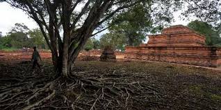 However, we know this city mostly from its religious monuments, in particular its eight extant temple compounds, all of which are spread out along the river flats at the edge of the batang hari. Candi Muaro Jambi Kampus Peninggalan Kerajaan Sriwijaya