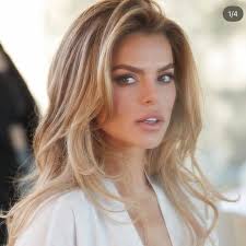 Sarah Jane (@sarahjanenader) • Instagram photos and videos