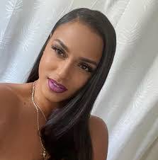 Bonnie Hall's Instagram, Twitter & Facebook