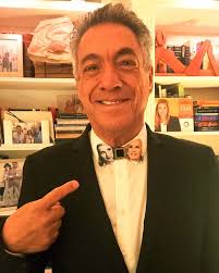 Transferencias camaleónicas (This is not AI) Serie American Pop Art Andy  Warhol Fotografías selfies con iPhone + Corbatín Karl espejo y aluminio ©  @jose.ignacio.otero @jose.otero.corbatas 20/07/25 Whitney Museum, NYC  @whitneymuseum