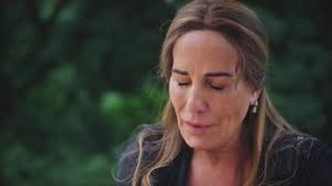 Irene visita o túmulo de Daniel