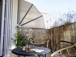 La peinture anti humidite peut etre utilisee pour des problemes mineurs dhumidite comme une condensation legere dans une salle deau ou une cuisineutilisee dans les mauvaises conditions la peinture anti humidite a toutes les chances de favoriser la degradation des materiaux. Balcon Tour D Horizon Des Solutions Pour Se Proteger Du Vis A Vis