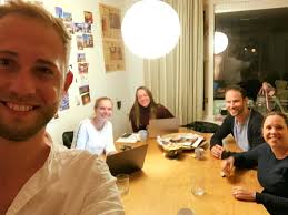 Hey! Hier zijn we weer. Dit is dus het (nieuwe) bestuur van SUDO  (2019-2020). Van links naar rechts: Jelle Hermens Sharon Nout Sharon Vonk  Mike van der Staal Petra Portegies We hebben