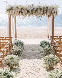 Sur la plage de chesil streaming, le soir de leur mariage, edward mayhew, un étudiant en histoire, et florence ponting, une violoniste, se retrouvent enfin seuls dans la vieille auberge du dorset où ils sont venus passer leur lune de miel. Ceremonie De Mariage A La Plage Planner Luxuryeventsphuket Photo Madiowphotography Al Decorations De Ceremonie De Mariage Mariage Plage Ceremonie Mariage