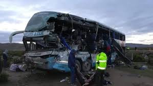 #bolivia_accidente | 27.9k personas han visto esto. Al Menos 22 Muertos En Un Choque Entre Dos Autobuses En Bolivia